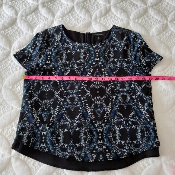 Banana Republic Short Sleeve Snake Print Top - Picture 3 of 7